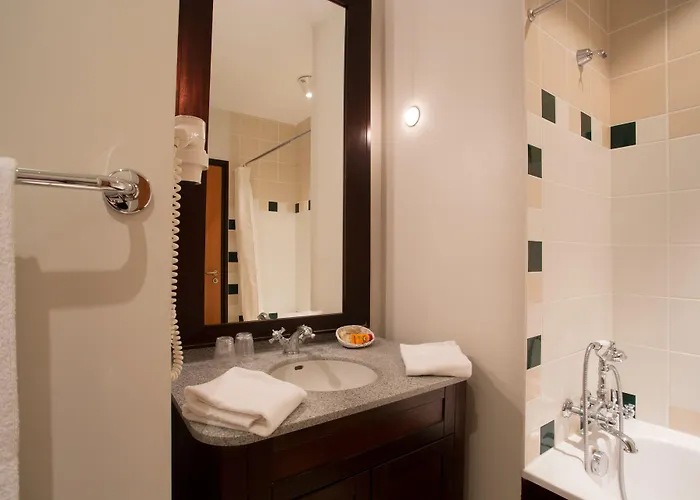 Hotel Des Trois Hiboux Plailly