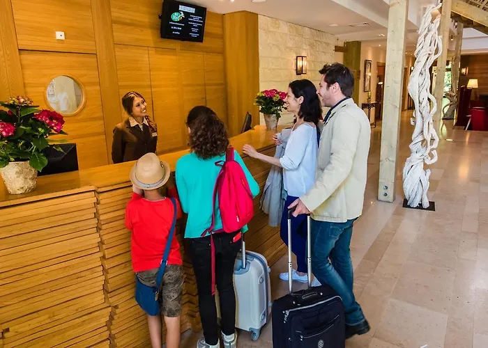 Des Trois Hiboux 3* Plailly